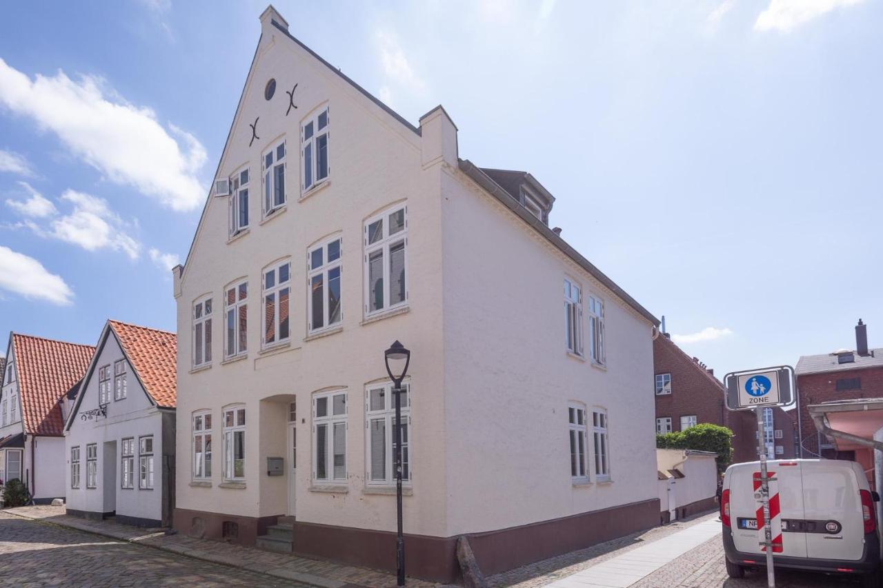 Apartmenthaus Theodor Storm - Unter Sternen Хузум Экстерьер фото